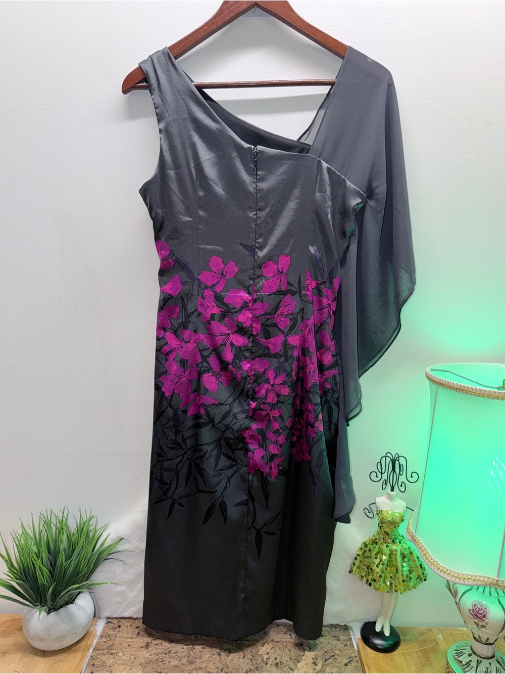 Le Chateau One-Shoulder Charcoal Dress with Pink Floral Print π - Picture 4 of 7